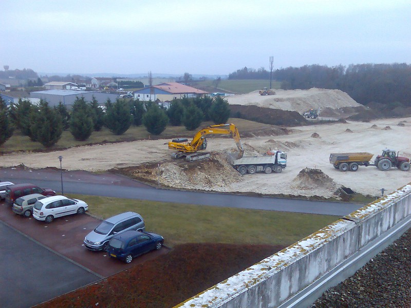 Photo001.jpg - Vue SUD - Terrassement en cours