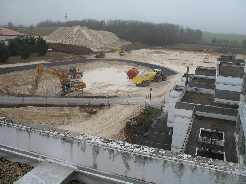 IMG_0003.jpg - Emplacement Future Aile Est- Terrassement en cours de finalisation