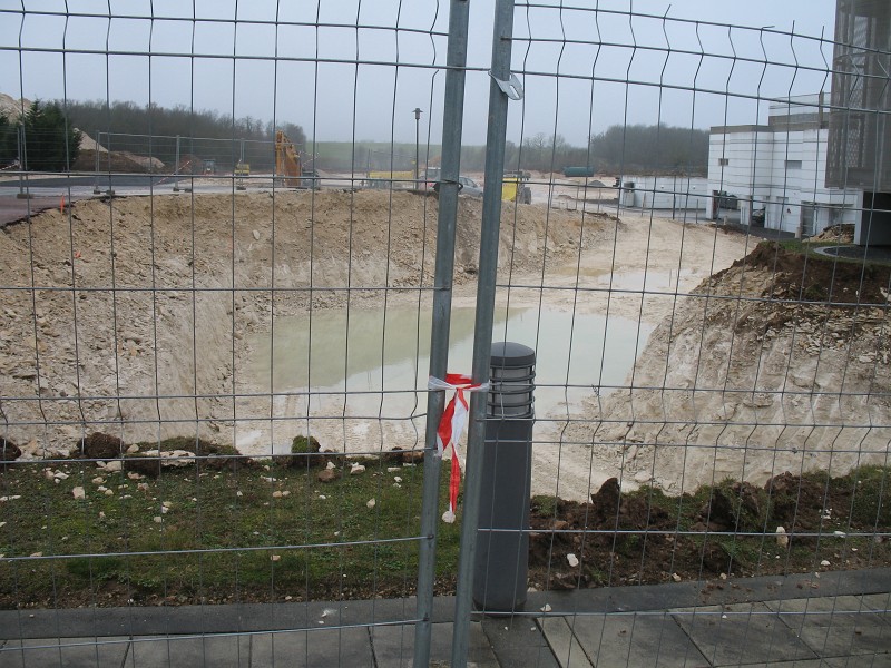 IMG_0009.jpg - Emplacement Future Aile Est- Terrassement en cours de finalisation (devant Services Administratifs)