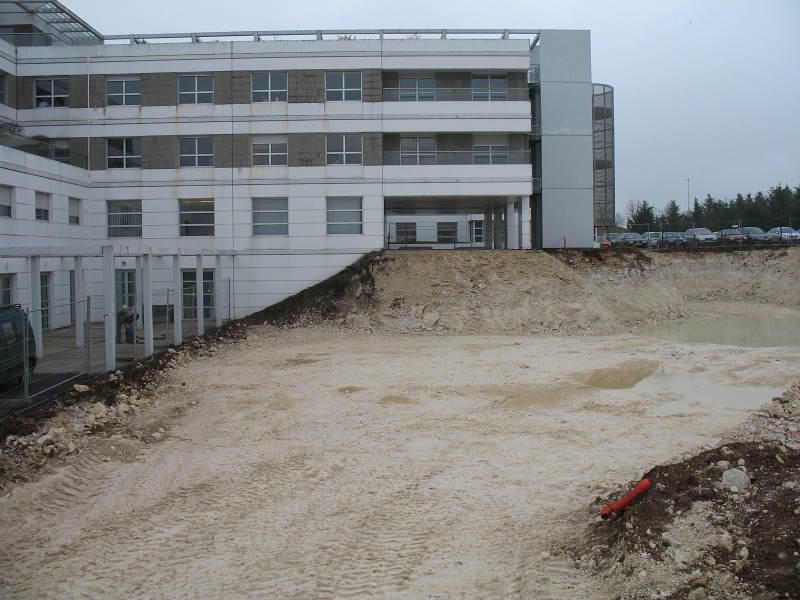 IMG_0014.jpg - Emplacement Future Aile Est- Terrassement en cours de finalisation (devant Services Administratifs)