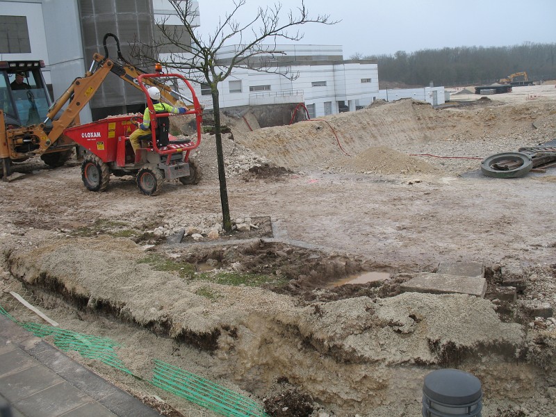 IMG_0020.jpg - Emplacement Future Aile Ouest - Terrassement en cours de finalisation (devant la radiologie)