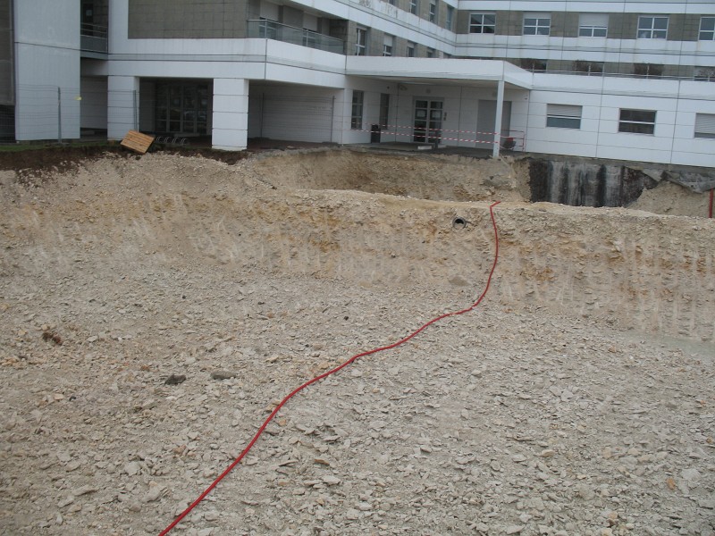 IMG_0022.jpg - Emplacement Future Aile Ouest - Terrassement en cours de finalisation (devant les Soins Externes/radiologie)