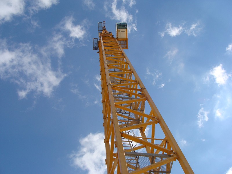 DSC00527.JPG - La grue Ouest.... qui veut monter ?