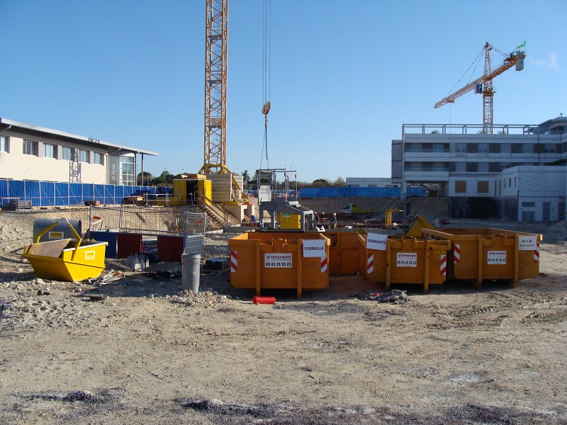 DSC00672.JPG - Vue de la "future" aile Ouest depuis le nouveau parking Sud