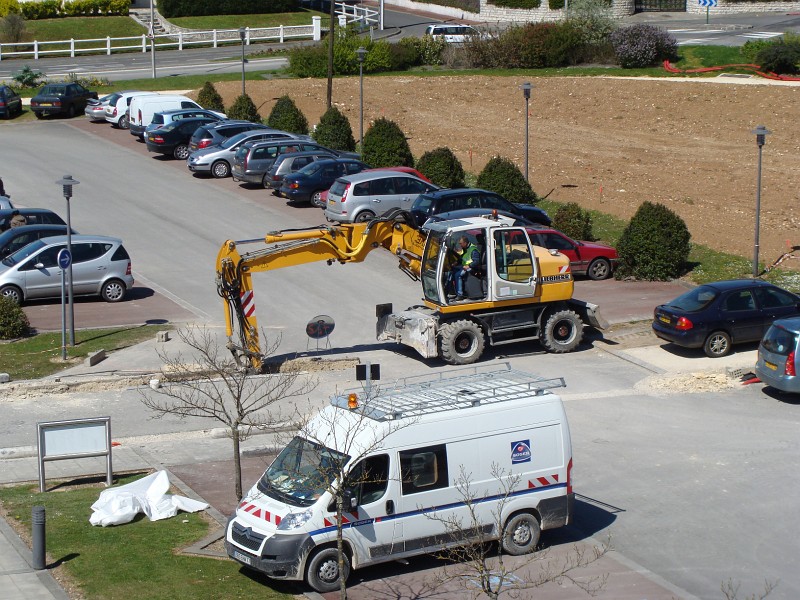 DSC00696.JPG - Travaux sur le parking principal de la clinique